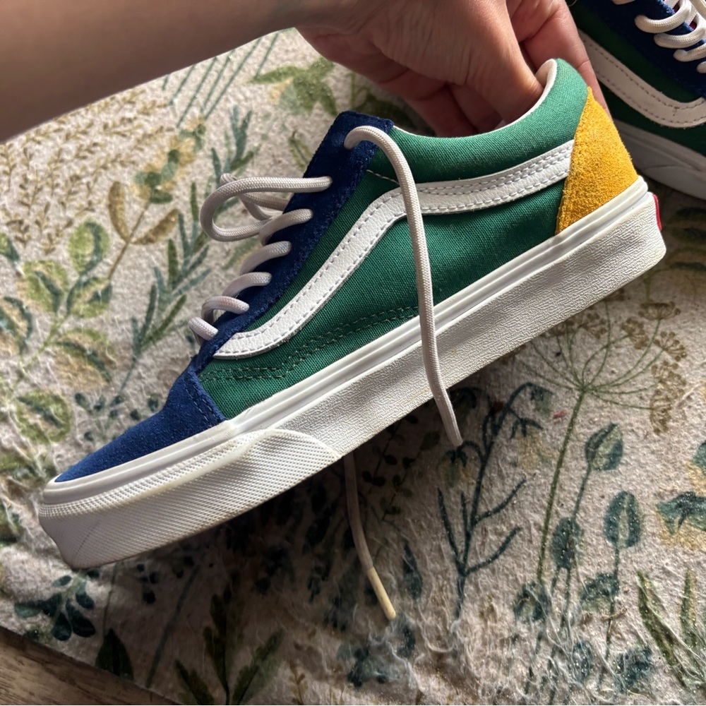 Vans! - Picture 3 of 5